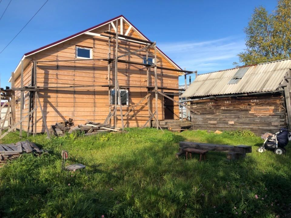 Предлагаем приобрести  2-х этажный недостроенный  дом из бруса 15*15 см.
Дом расположен в деревне Повракула, 20 минут езды до центра города.
Дои и земельный участок (8.5 соток, размежеван) в собственности.
Хорошие подъездные пути круглый год.
Дом площадь 94 кв.м., фундамент -  обработанная гидроизол