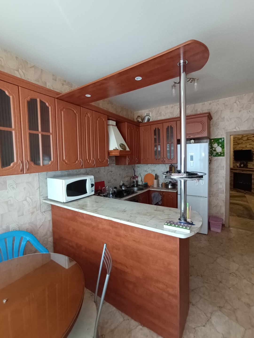 ВНИМАНИЕ! НЕ ПРОПУСТИТЕ!
Предложение для большой дружной семьи!
Просторная 4-комнатная квартира в самом центре Соломбалы, - районе с богатой историей, развитой инфраструктурой, прекрасной аурой.
Шикарный вид на Северную Двину!
Парки, скверы, набережная р.Кузнечихи - отличные места для прогулок и отд