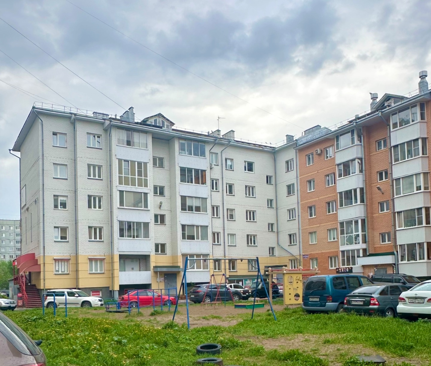 На продаже 2х комнатная квартира!


Качественный кирпичный дом 2007 года постройки.
Дом малоэтажный, очень теплый, с отличной шумоизоляцией.

Квартира имеет удобную планировку:
* вместительный коридор 
* две раздельные комнаты, расположены на разные стороны дома, площадью 17,2 и 12,4 кв.м
* из мален