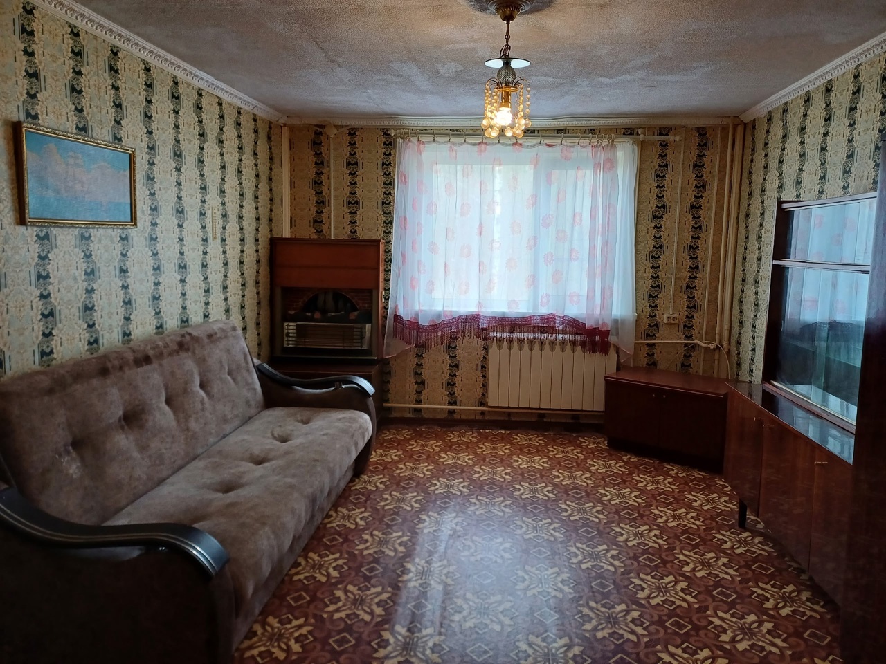 На прямой продаже отличная однушечка) Состояние среднее, но чистая. Что самое главное дом на ЖБ сваях и все удобства, осталось поставить душевую кабинку . Скорее звоните и она Ваша! на 1995 год 28% износ