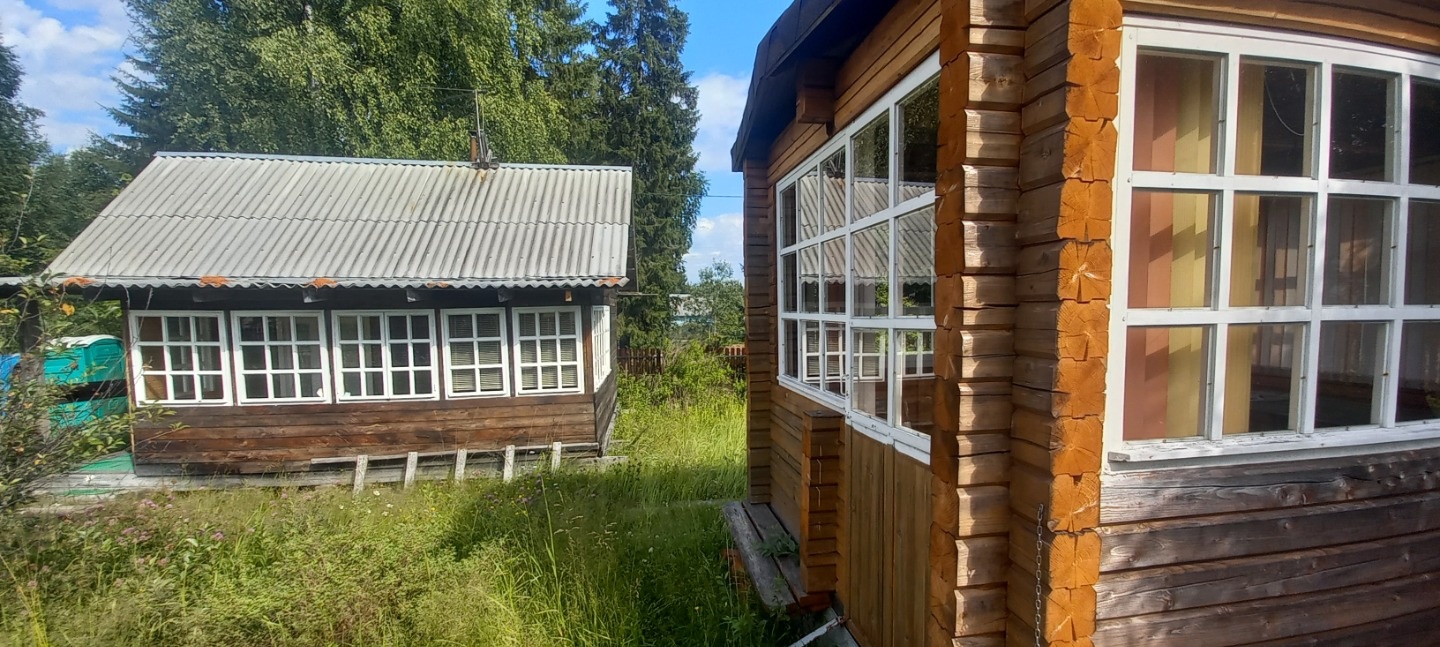 ПРОДАЕТСЯ ДАЧА - 
СНТ Лахтинское (по трассе м8)
 
-  Дача 1 этажная, из бруса (1комната+веранда)
-  Баня большая - с душевой кабиной,  комнатой отдыха, вода подведена,
-  Беседка из бруса
-  Скважина с чистой водой,
-  Участок большой - 12 соток, в собственности,
-  На участке -цветы, грядки, плод