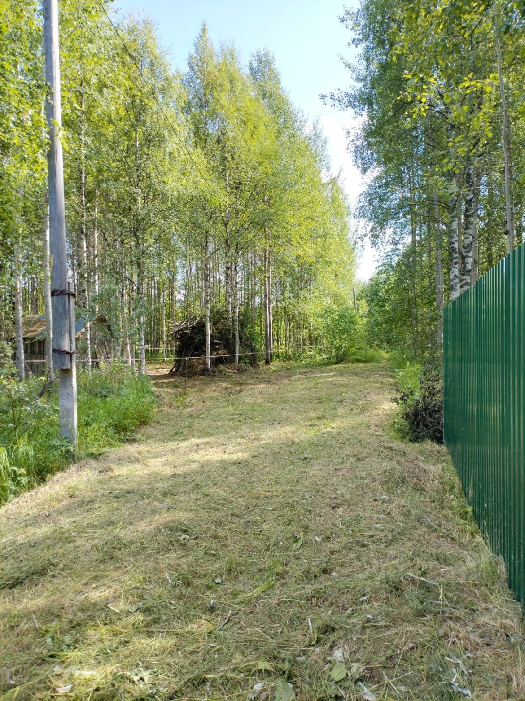 
ПРОДАЕТСЯ УЧАСТОК - СНТ Северодвинка

- Площадь 6 соток,
- В собственности,
- Сделано межевание
- Электричество рядом,
- Хозпостройка
- Круглогодичные подьездные пути по асфальту до СНТ и до участка
- Категория земель-земли поселений (земли населенных пунктов)
- Рядом деревни Зачапино,Ершовка,Хор