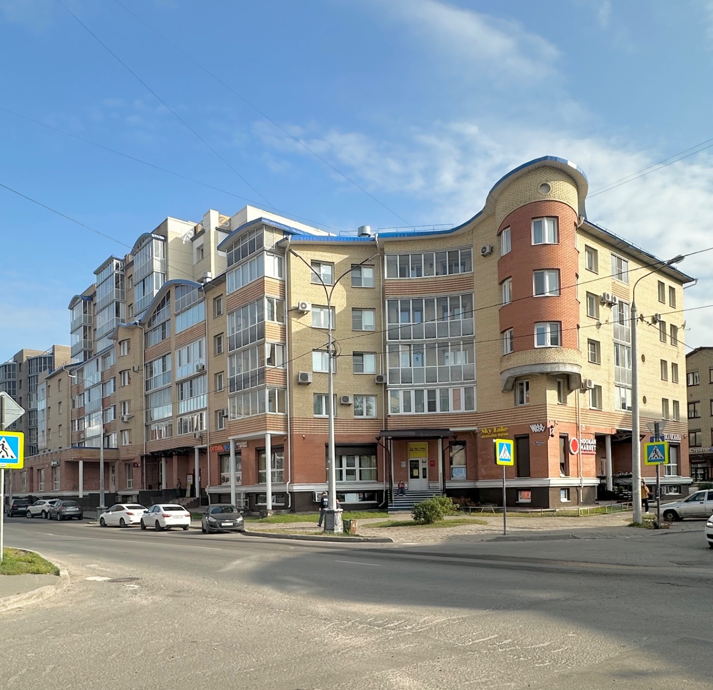 На продаже большая 1-комнатная квартира в кирпичном доме 2012 года постройки!

+ Центральная локация города - во дворе дома расположена общеобразовательная школа, в шаговой доступности бизнес- центры, Торговые центры и все что требуется для комфортного проживания
+ Закрытая территория - обеспечивает