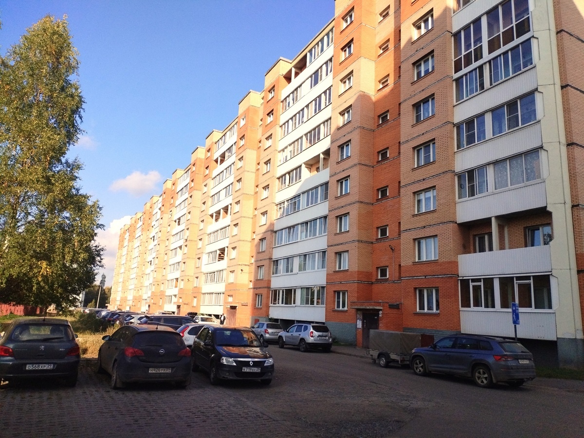 Предлагаем Вашему вниманию уютную , двухкомнатную квартиру  93 серии , 2012 года постройки, застройщикам АГР.
Квартира в хорошем состоянии,  не требует дополнительных вложений,свежий ремонт в маленькой комнате, натяжные потолки по всей квартире, установлена отлична входная дверь Торрекс. Бонусом