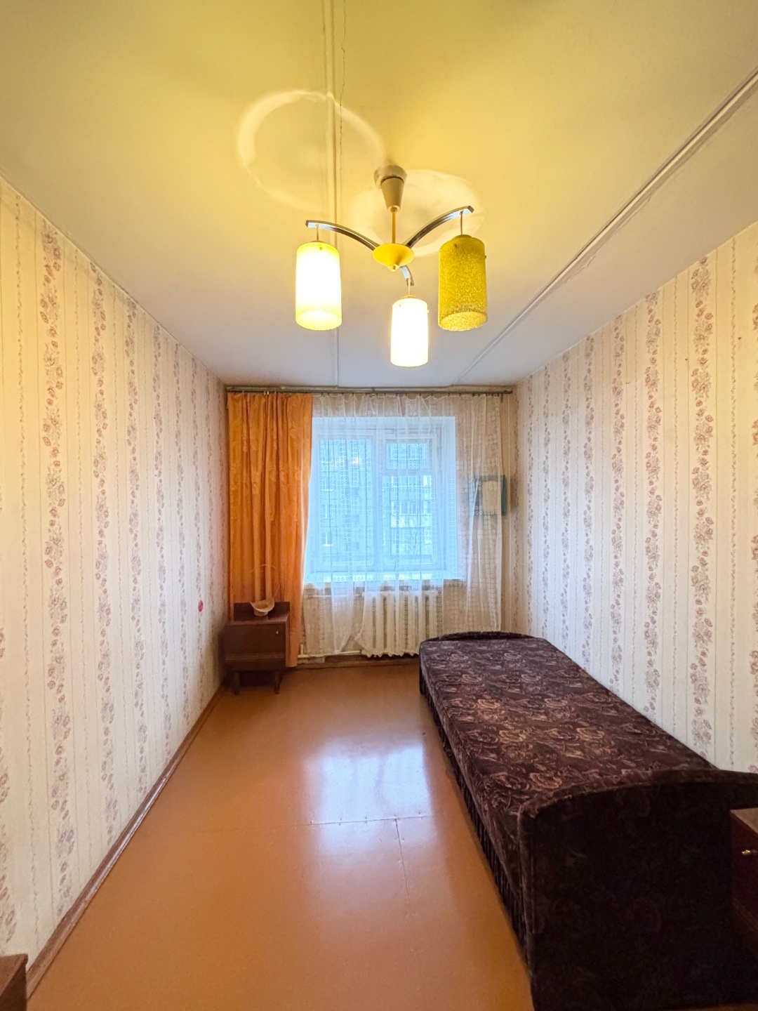 Сдается на длительный срок просторная 3х комнатная квартира.
квартира очень теплая.
Одна комната отдельная, две смежные. Можем сдать как 2ку, по цене обсуждаемо.
Есть балкон.
Санузел раздельный.
Цена 15 тр + все коммунальные платежи ( летом 3тр, зимой больше около 10тр)
на воду, свет и газ установле