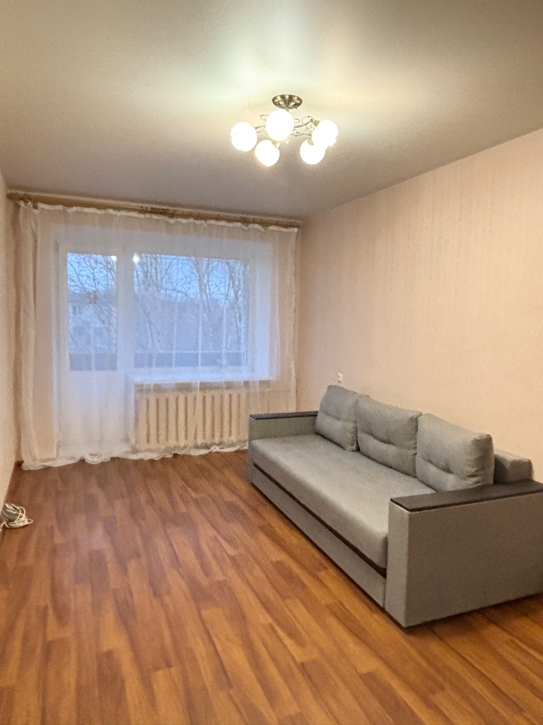 На Прямой Продаже светлая солнечная квартира! 
С просторной кухней 
И кладовкой 
Есть балкон 