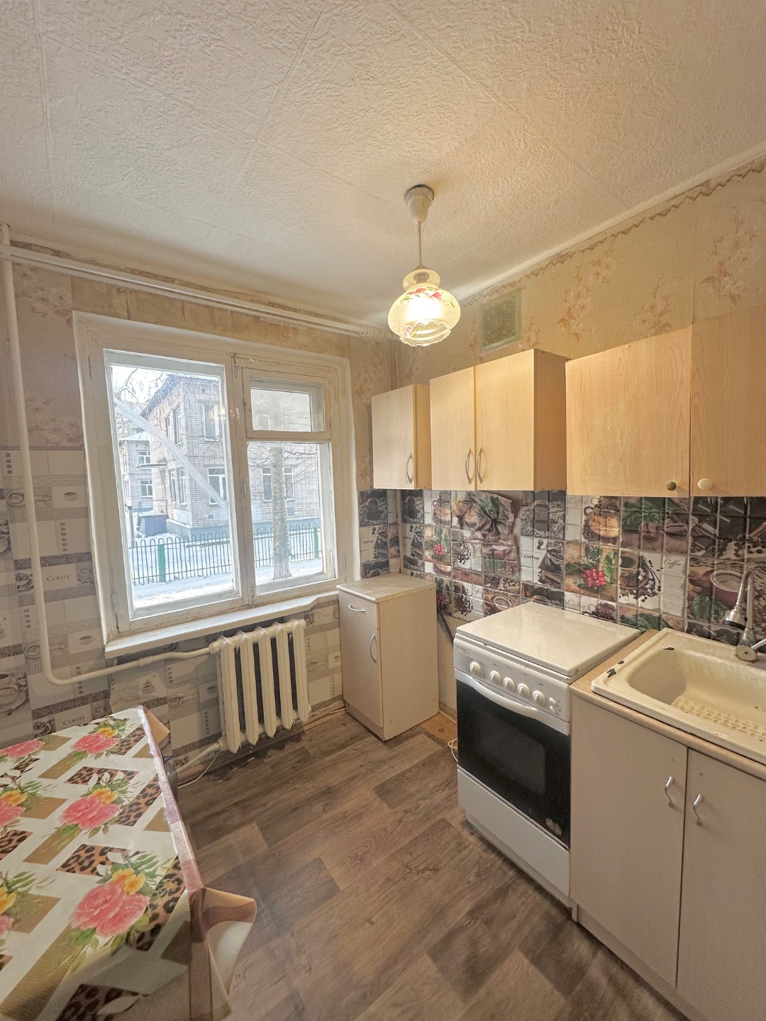 На прямой продаже 2-х комнатная квартира!
Дом панельный, очень теплый.
Квартира солнечная!

Удобная планировка: комнаты и санузел раздельные, есть вместительная кладовая!

Отличный район, во дворе дома расположен детский сад, школа 51, музыкальная школа, пляж, много магазинов.

Один взрослый собстве