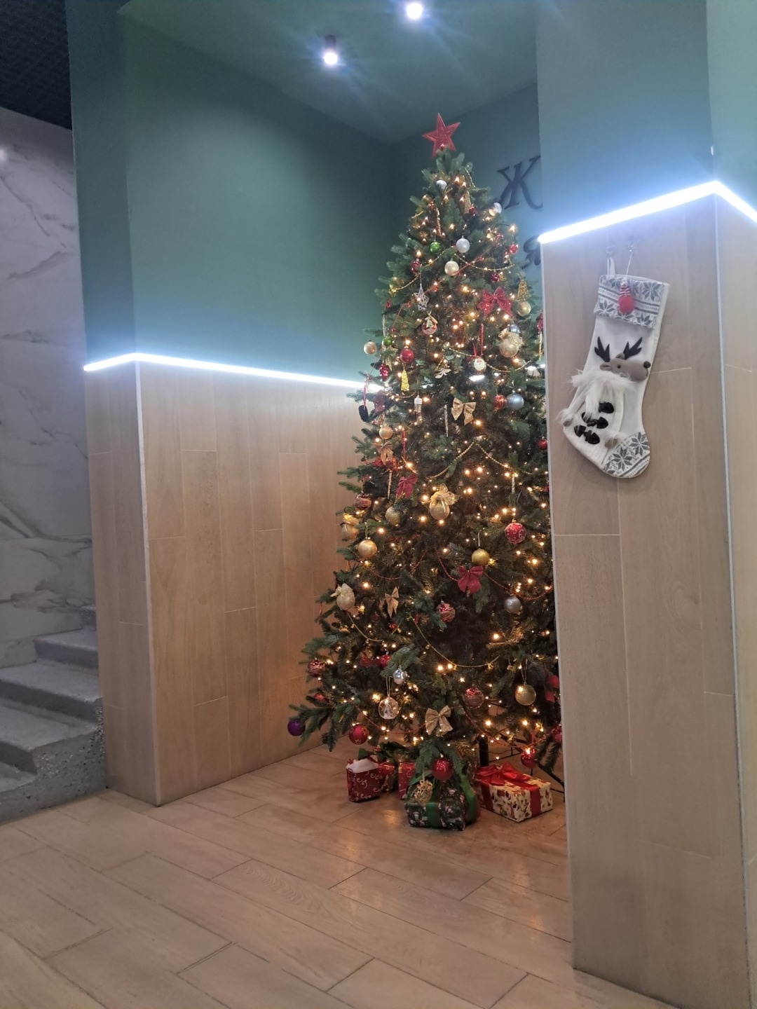 В продаже однокомнатная квартира с прекрасным видом на 9 этаже в 14-этажном ЖК Мята, дом сдан в декабре 2023 ,монолитный, застройщик Прогресс-Строй.
Отделка подъезда и мест общего пользования выполнены по дизайн-проекту, светопрозрачная входная группа, безбарьерная среда (вход с уровня земли), на 