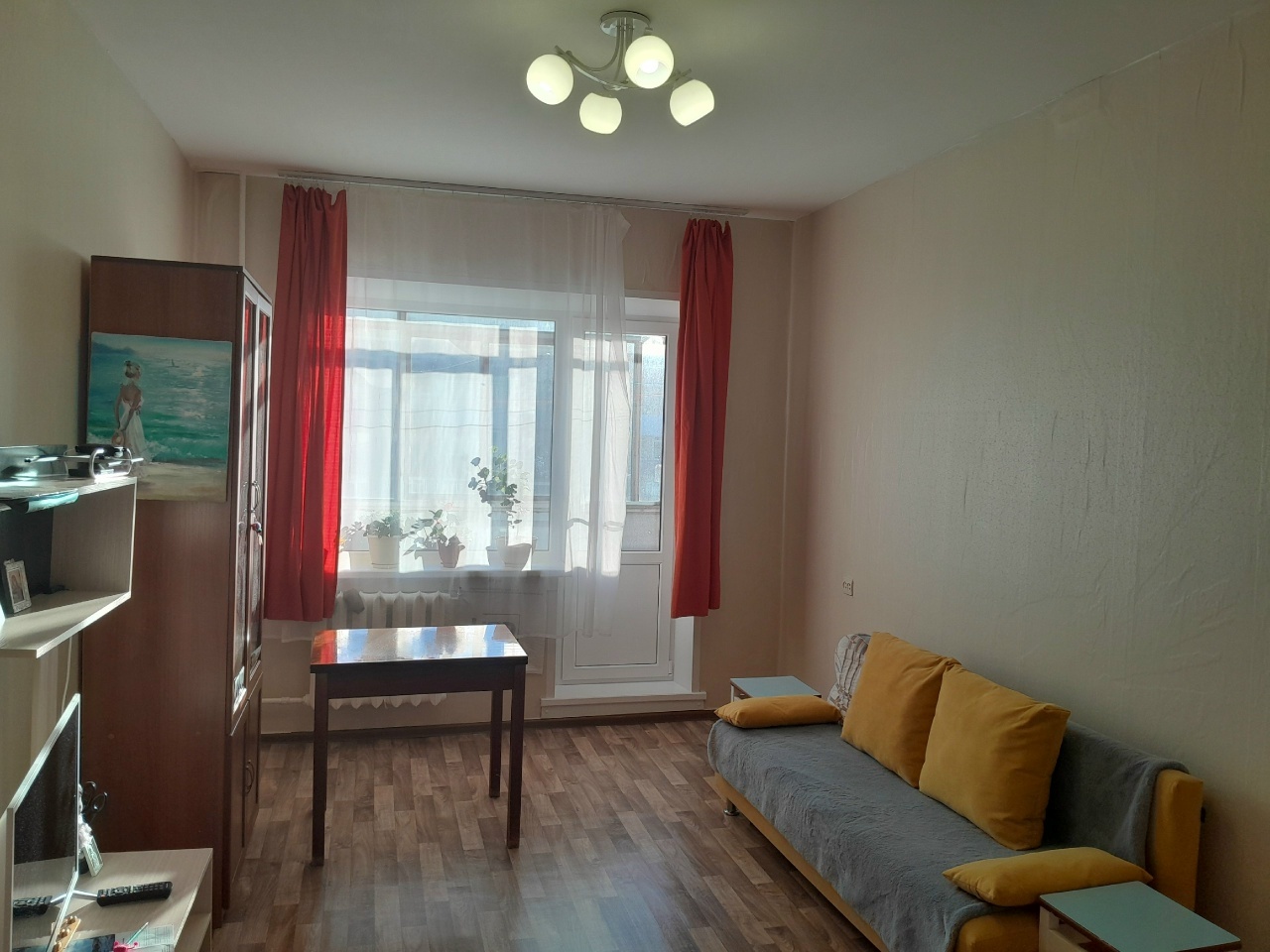 Продаётся 1-ая квартира. Дом панельный. 93 серия. По адресу: Архангельская область, Приморский район, МО  Лисестровское. П. Ширшинский. Д.4. Общая площадь: 37.1 кв.м. Жилая 18.3. Кухня: 8.6 кв.м. Состояние обычное. Установлены пластиковые окна. Балкон. С/у. Совмещённый. Подходит под Арктическую ип