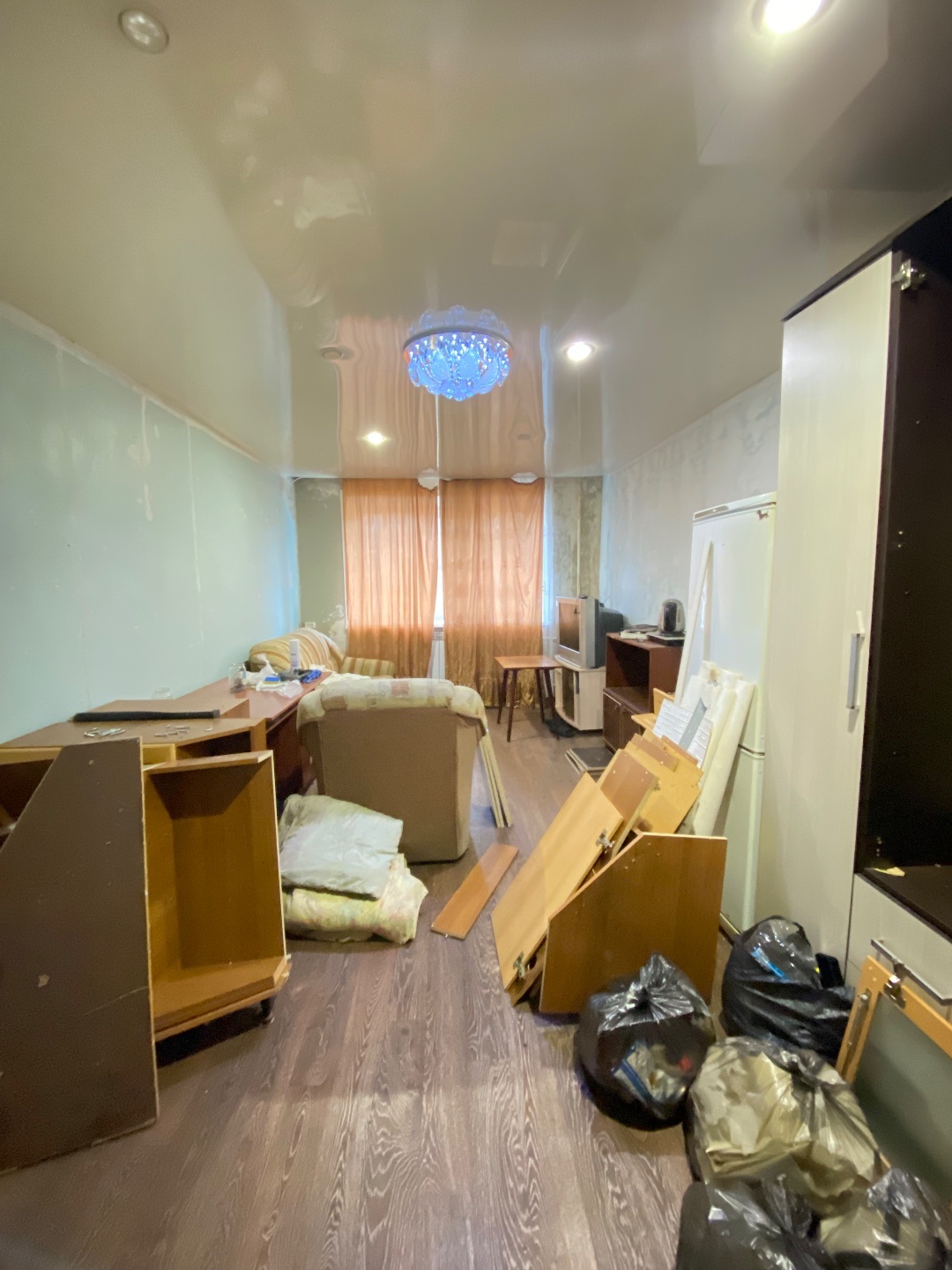 Комната площадью 19,7 кв.м.
Состояние хорошее.
Теплая.
Оформлена как комната, не доля. 
Собственник взрослый.
Прямая продажа.
Без обременений.
Звоните!