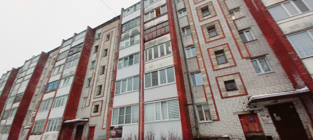 ПРОДАЕТСЯ 1-к.КВАРТИРА -
ул.Ильича -д.37/2 (Сульфат)

- в кирпичном доме 1991 г.п.
- этаж 3/6
- общая площадь 32,5 кв.м.
- площадь кухни 7,2 кв.м.
- площадь жилая 17,3 кв.м.
- высота потолков 2,7 м.
- лоджия застеклена- ст/пак,
- санузел совмещен,
- заменены трубы, стояк,
- водо-счетчики,
- в доме э