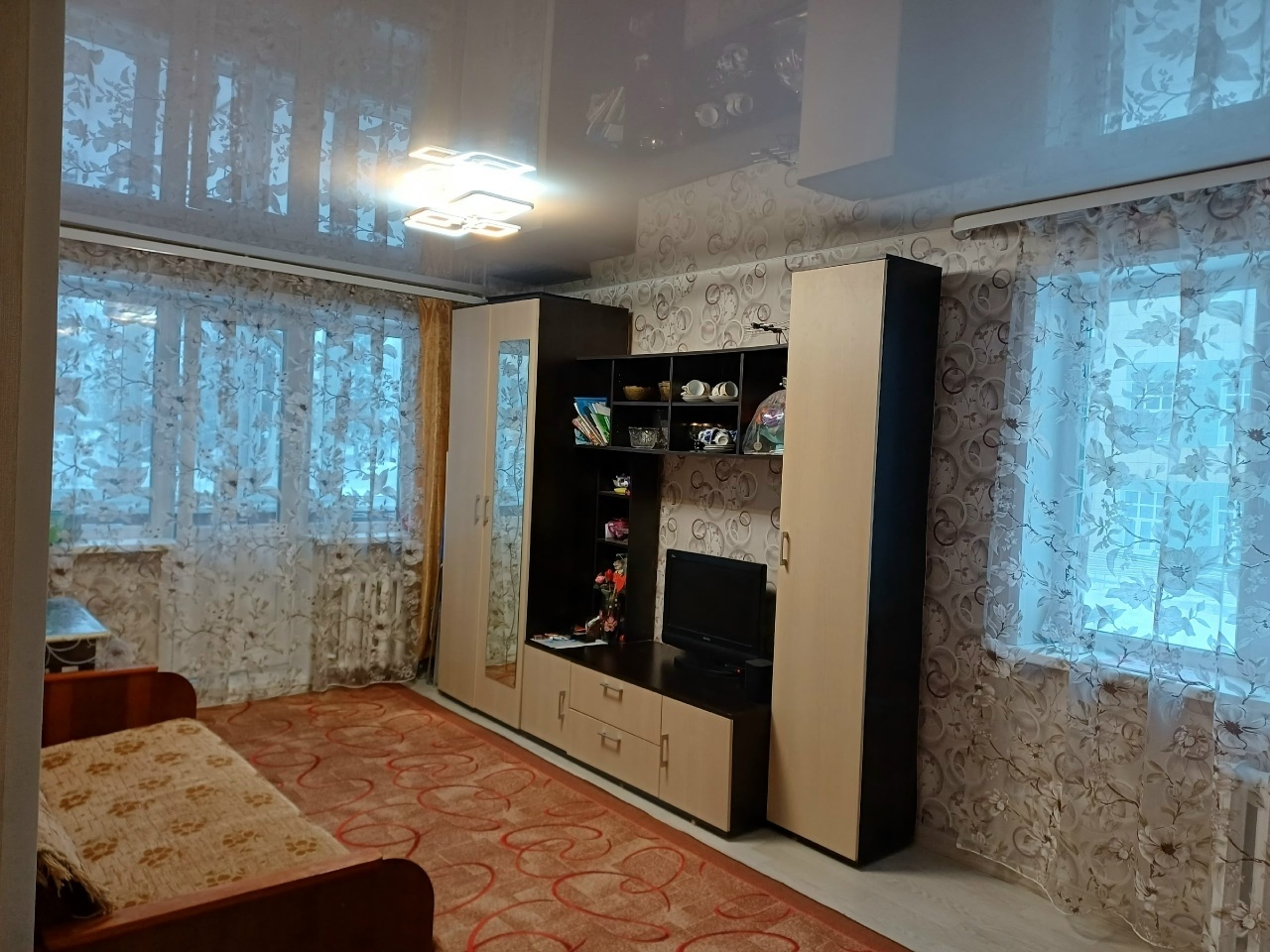 Арктическая ипотека подходит!
На продаже уютная с ремонтом 2-х комнатная квартира в п. Катунино
 Комнаты раздельно, су совмещенный ( кафель) новая сантехника. Счетчики на все. Стеклопакеты окна и балкон, радиаторы.Полы перебраны, фанера, ламинат. Стены выравнены, свежие обои. Натяжные потолки. Остае