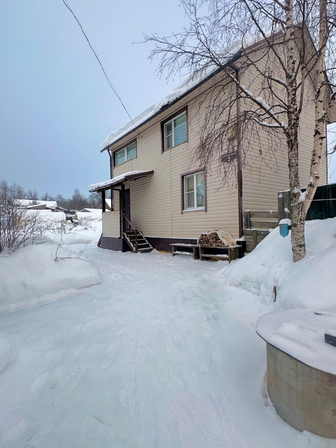 Продаётся уютный жилой дом из экологически чистого материала – профилированного бруса, построенный в 2013 году. 

Дом расположен на большом благоустроенном земельном участке площадью 14 соток с проведённым межеванием.

Дом идеально подходит для комфортного проживания круглый год благодаря отличным п