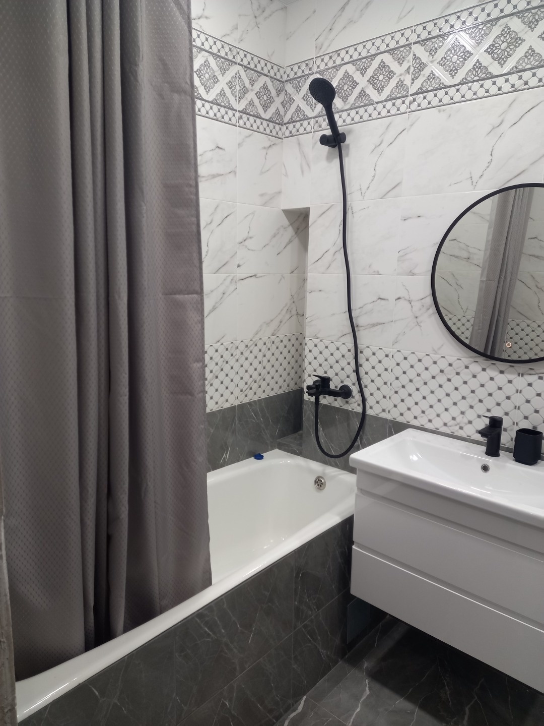 Продам 1 кв. в новом доме, ЖК Облака. В квартире никто не проживает Выполнен основной объем работ.Коммуникации все проведены Б/з. В доме электроплиты. Прямая продажа.