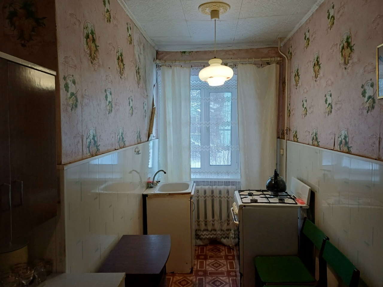 На прямой продаже 1- комнатная квартира на Исакогорке, квартира в нормальном состоянии, стеклопакеты. Из удобств паровое отопление, холодная вода. При желании можно поставить водонагреватель и душевую кабинку. Квартира освобождена, обременений нет, быстрый выход на сделку. Взрослые собственники.В ша