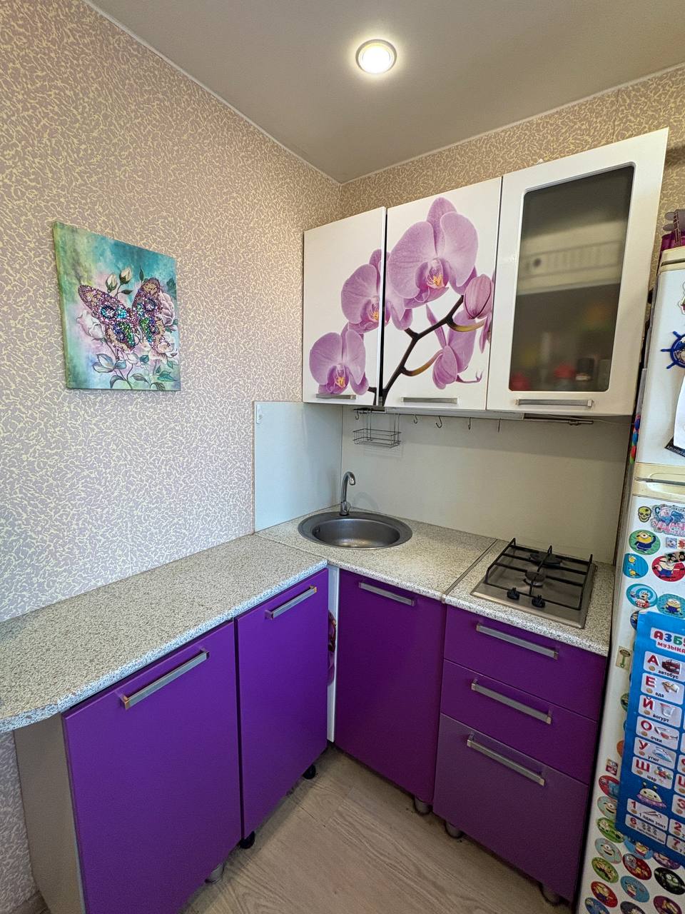 В ПРОДАЖЕ УЮТНАЯ КВАРТИРА В СПАЛЬНОМ РАЙОНЕ!
Адрес: ул.Победы, д.114
Площадь: 31,9м²
Этаж:7/9
Количество комнат: 2-комнатная (перепланировка из 1-комнатной)
 О КВАРТИРЕ:
Хотите жить в уютной квартире в тихом спальном районе и по центру и вечерам кормить уточек? Тогда это ваш вариант! 
• Малогабаритн