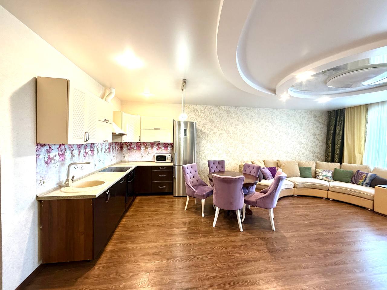 На прямой продаже просторная 4-комнатная квартира в самом сердце Архангельска! Идеальная планировка для большой семьи и комфортного проживания. Выполнен качественный ремонт — заселяйтесь сразу, без хлопот!


Отопление под полом: от застройщика шли надежные металлопластиковые трубы, но для полной уве