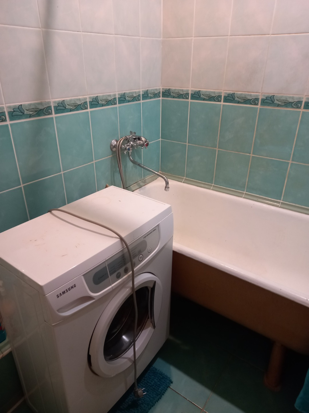 Продам 1кв.на ул.Дачная. Дом панельный, «ульяновка». В квартире требуется ремонт, с/узел совмещен (согласован) в отличном состоянии. Балкон через кухню и комнату