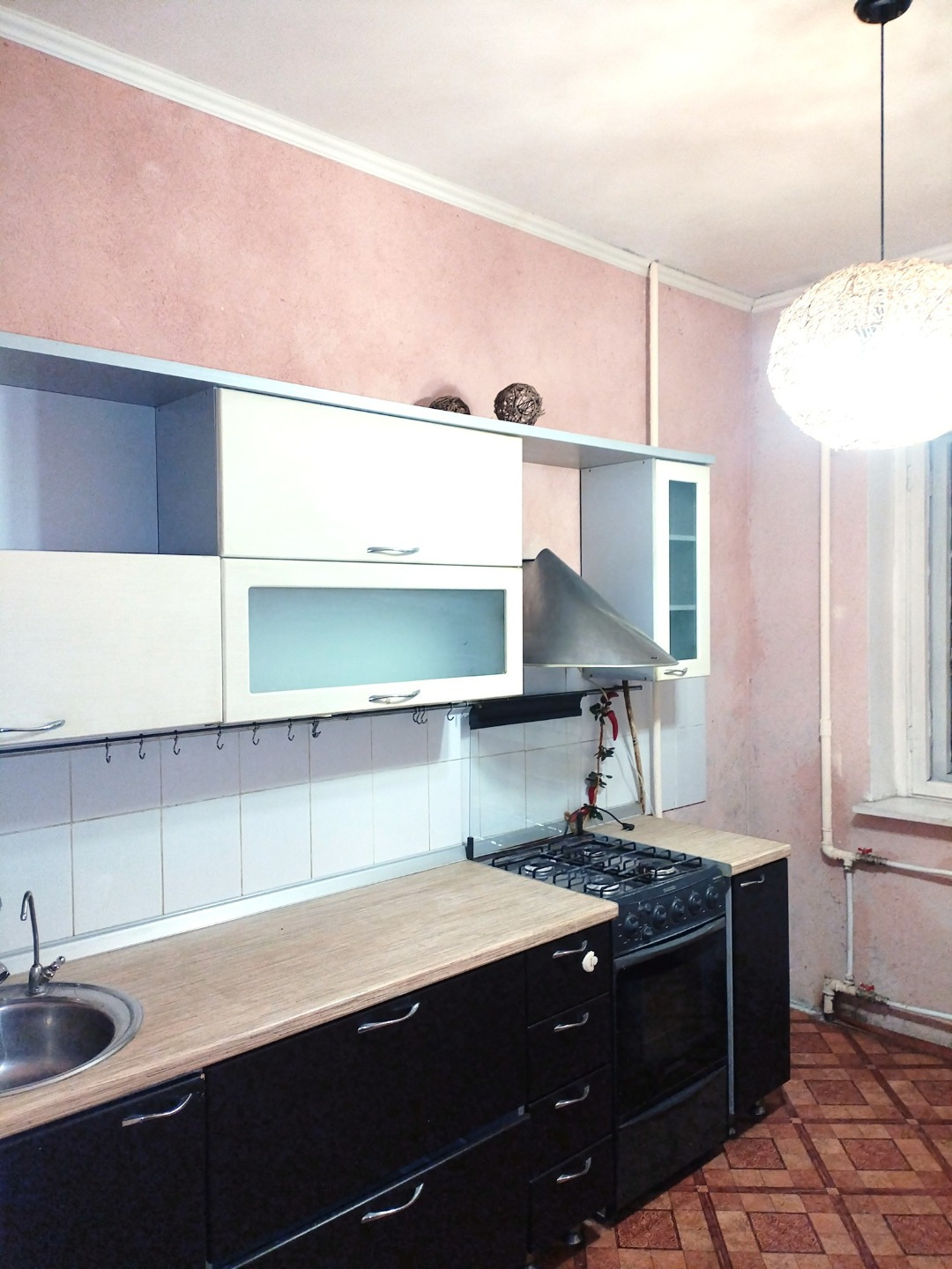 Продается трехкомнатная квартира 93 серии !
Квартира в обычном состоянии , для тех , кто хочет осуществить ремонт, на свой вкус и цветовую гамму.
Комнаты раздельные , сан узел раздельный,лоджия.
Комфортный четвертый этаж.
Хорошая инфраструктура района.
Без долгов, без обременений !
В свою очередь мо