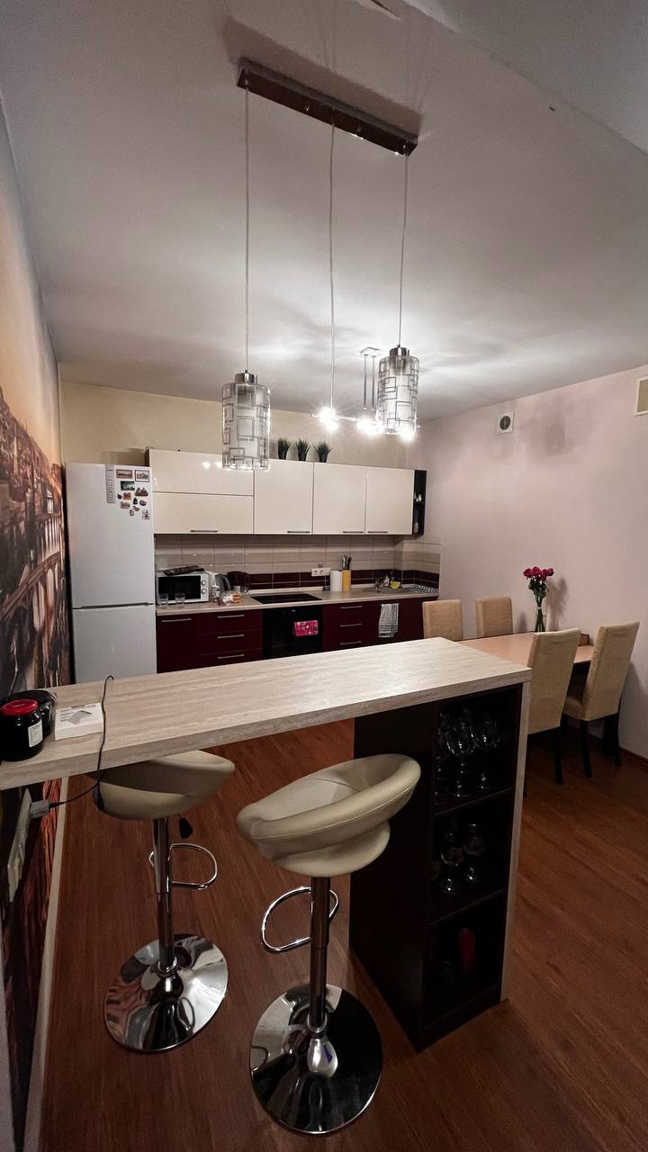 На длительный срок сдается уютная квартира с хорошим ремонтом, с мебелью и техникой.