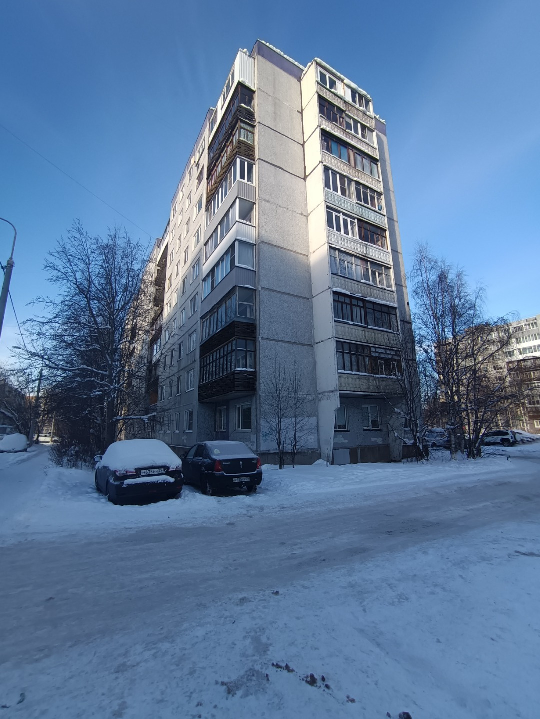 Внимание! Не пропустите! 
На прямой продаже светлая, опрятная 2-х комнатная квартира в панельном доме 335-ой серии. 
Выигрышная планировка, изолированные комнаты, раздельный санузел, два балкона  - те преимущества, на которые стоит обратить внимание! А комфортный третий этаж и окна, выходящие на сол