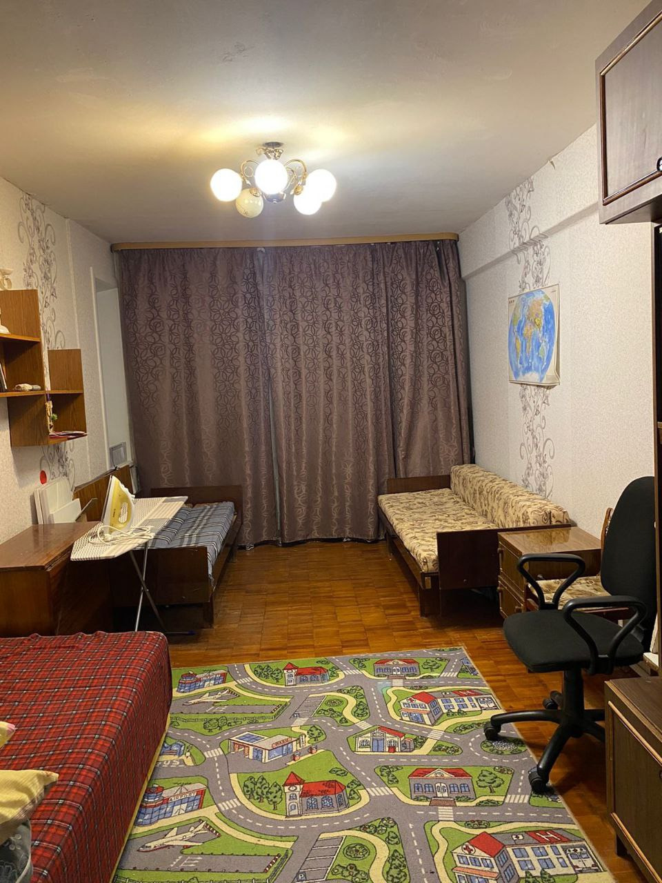 Сдается квартира по адресу : Тимме Я., дом 24. корп.1.
2- комнатная квартира ( одна комната закрыта)

Жилая комната: 19,6  м.кв.
Кухня: 5 м.кв.
Санузел: раздельный

Мебель: кухня, хранение одежды, спальные места.
Техника: телевизор, холодильник, стиральная машина, газовая плита. микроволновка.

О до