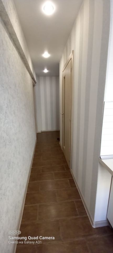 С 9 января сдаётся 1 к/кв Ульяновской серии по адресу: Самойло, 10 3/9, хорошее состояние, лоджия не застеклена. Есть всё, кроме ТВ. Минимум на полгода. 16тр+КУ. Комиссия-7 тыс.