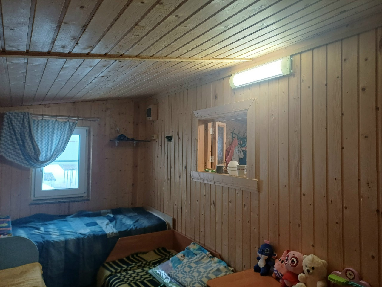 На продаже земельный участок 5, 5 соток в долгосрочной аренде ( до 2037 года  с автоматическим продлением ) ЛПХ, участок сухой, подъездные пути, в шаговой доступности инфраструктура( магазины, детский сад, школа , озеро), лес, свежий воздух.На участке имеется-
Гараж 6*8, каркасный, на бетонных блока