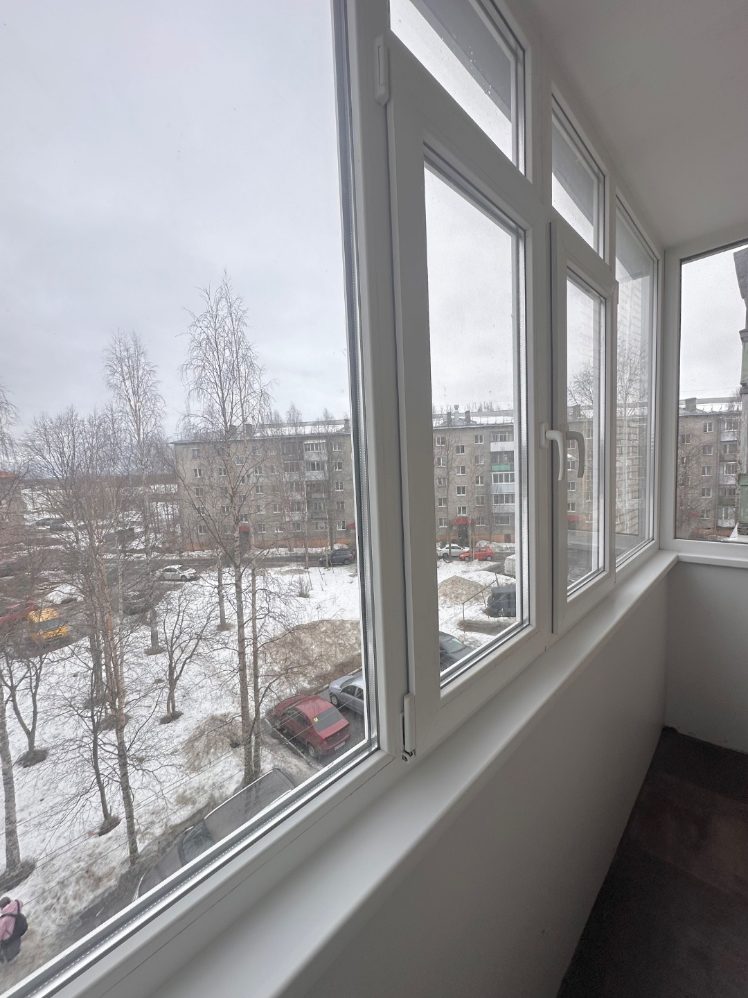 На прямой продаже 2-х комнатная квартира в кирпичном доме.
Дом хороший, очень теплый, подъезды чистые без посторонних запахов.
В доме электроплиты, что обеспечивает дополнительную чистоту и безопасность.
Состояние квартиры - полностью под ремонт.
Квартира освобождена.
Достаточно хорошая планировка: 