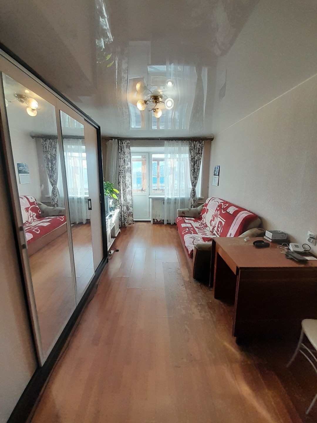 На продаже 2-х комнатная квартира в кирпичном доме:
+ 4-й этаж;
+ 2 комнаты отдельные;
+ окна ПВХ;
+ балкон застеклен;
+ санузел совмещенный;
+ счетчики на газ и воду;
+ во одной комнате натяжной потолок;
Удобное расположение дома позволит вам, как новому владельцу, использовать все преимущества раз