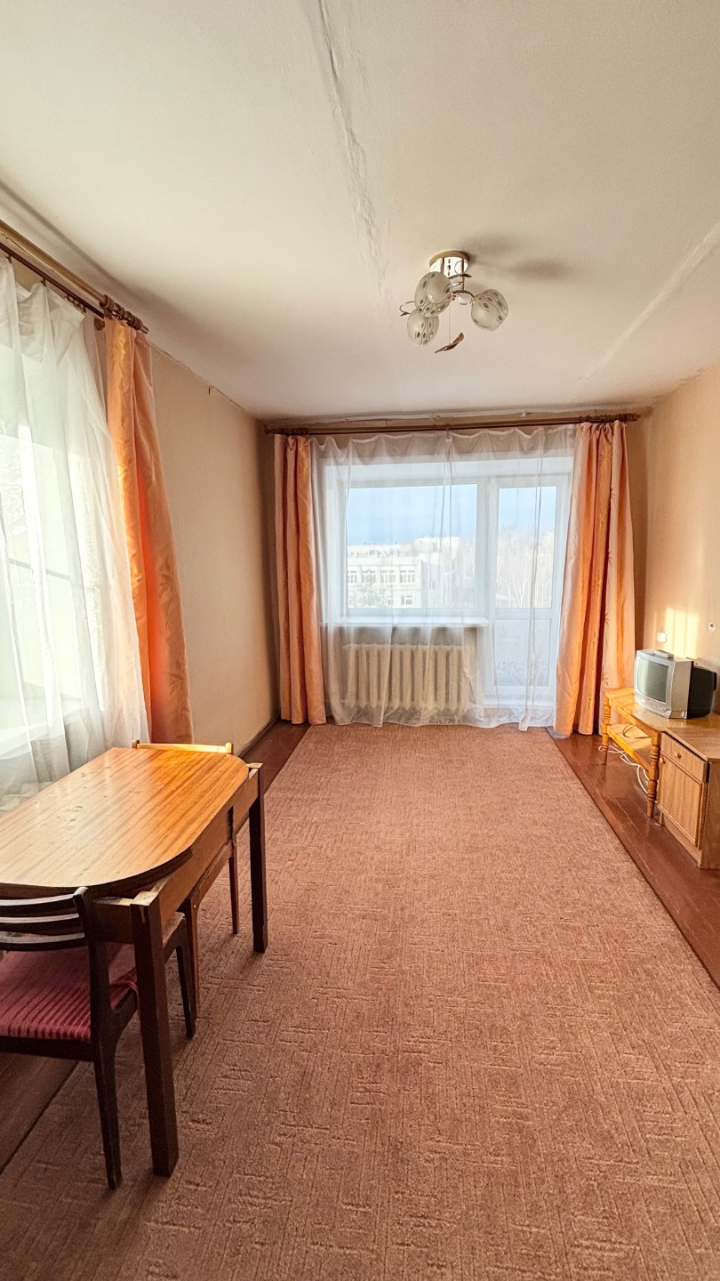 На Прямой продаже! Отличная, светлая, солнечная сторона, С видом на закаты. 
Ремонт в санузле! новые пластиковые окна! Новая входная дверь!
Хороший дом, чистый подъезд.
Самый центр города! Набережная в 5 минутах ходьбы!
