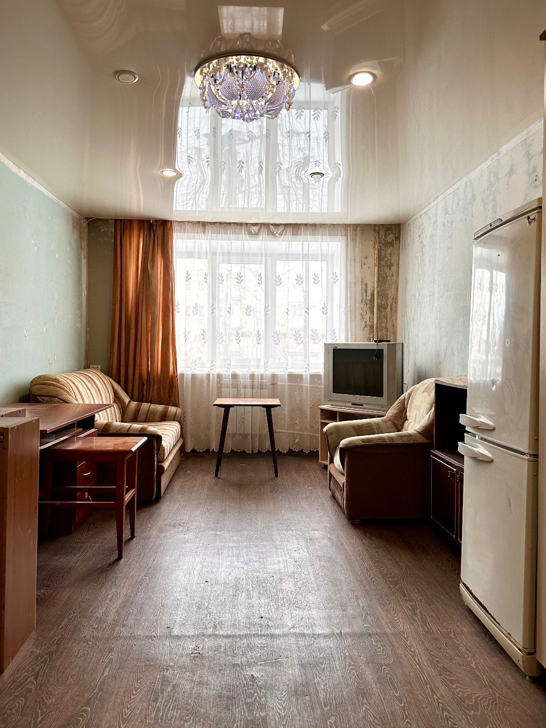 Комната площадью 19,7 кв.м.
Состояние хорошее.
Теплая.
Оформлена как комната, не доля. 
Общий душ на этаж. Туалет на 2 комнаты.
Собственник взрослый.
Прямая продажа.
Без обременений.
Звоните!