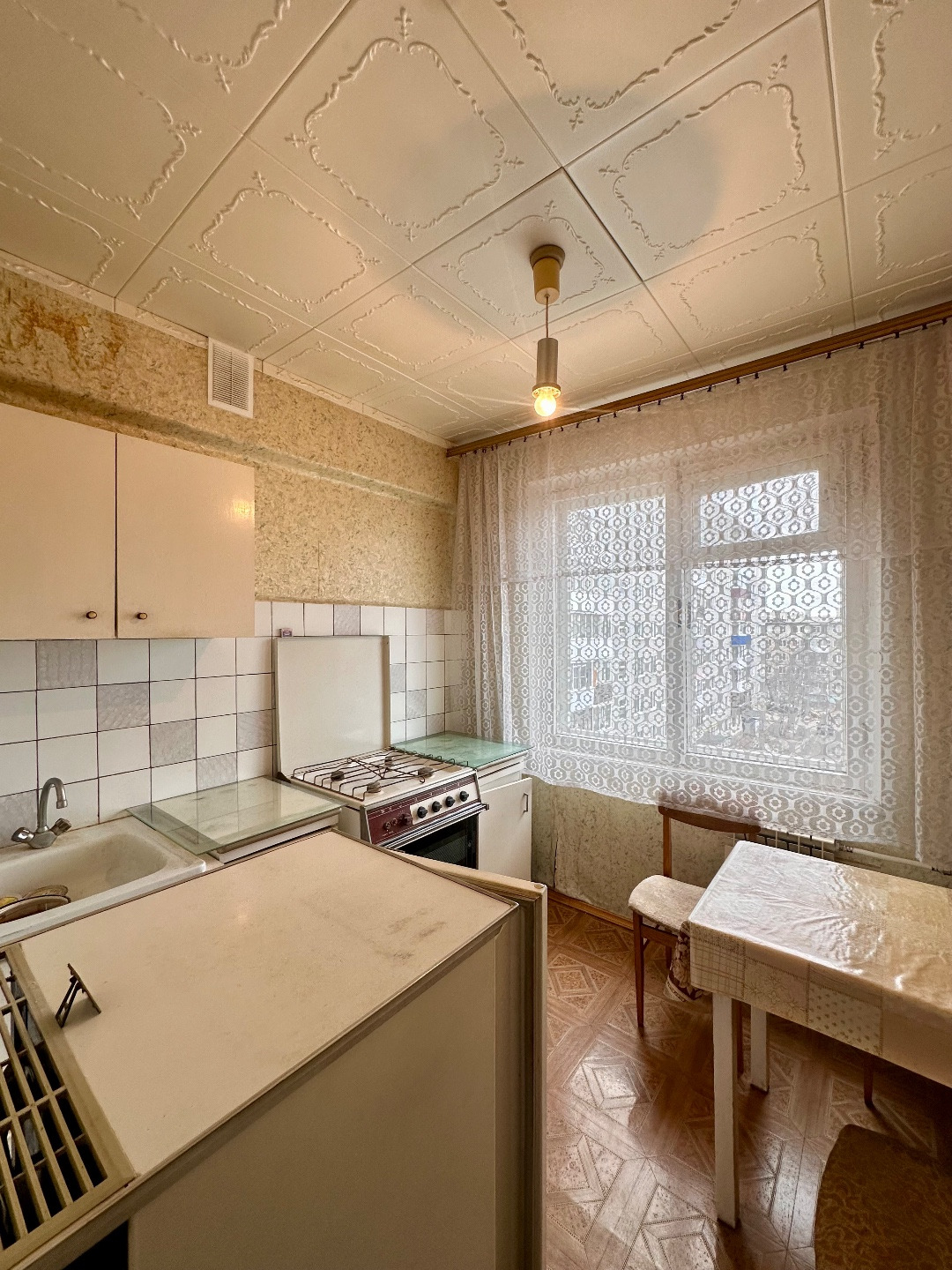 Если вы не хотите переплачивать за чужой ремонт, обратите внимание на этот вариант!

Продается 2-комнатная квартира «распашонка» в доме Ульяновской серии 1979 года постройки.
Одна из самых удачных планировок:
комнаты на разные стороны, больше света и воздуха.

Квартира в аккуратном состоянии, чистая