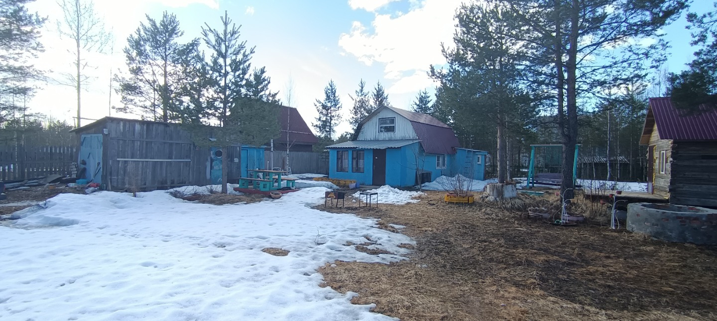 
В продаже отличная дача для большой семьи. 
Близость к городу, наличие объектов жизнеобеспечения, доступность транспортной инфраструктуры,
 — вот те преимущества, на которые стоит обратить внимание!
Добавьте сюда свежий воздух, аромат хвойного леса, журчание речки, - и вы получите 
идеальную картин