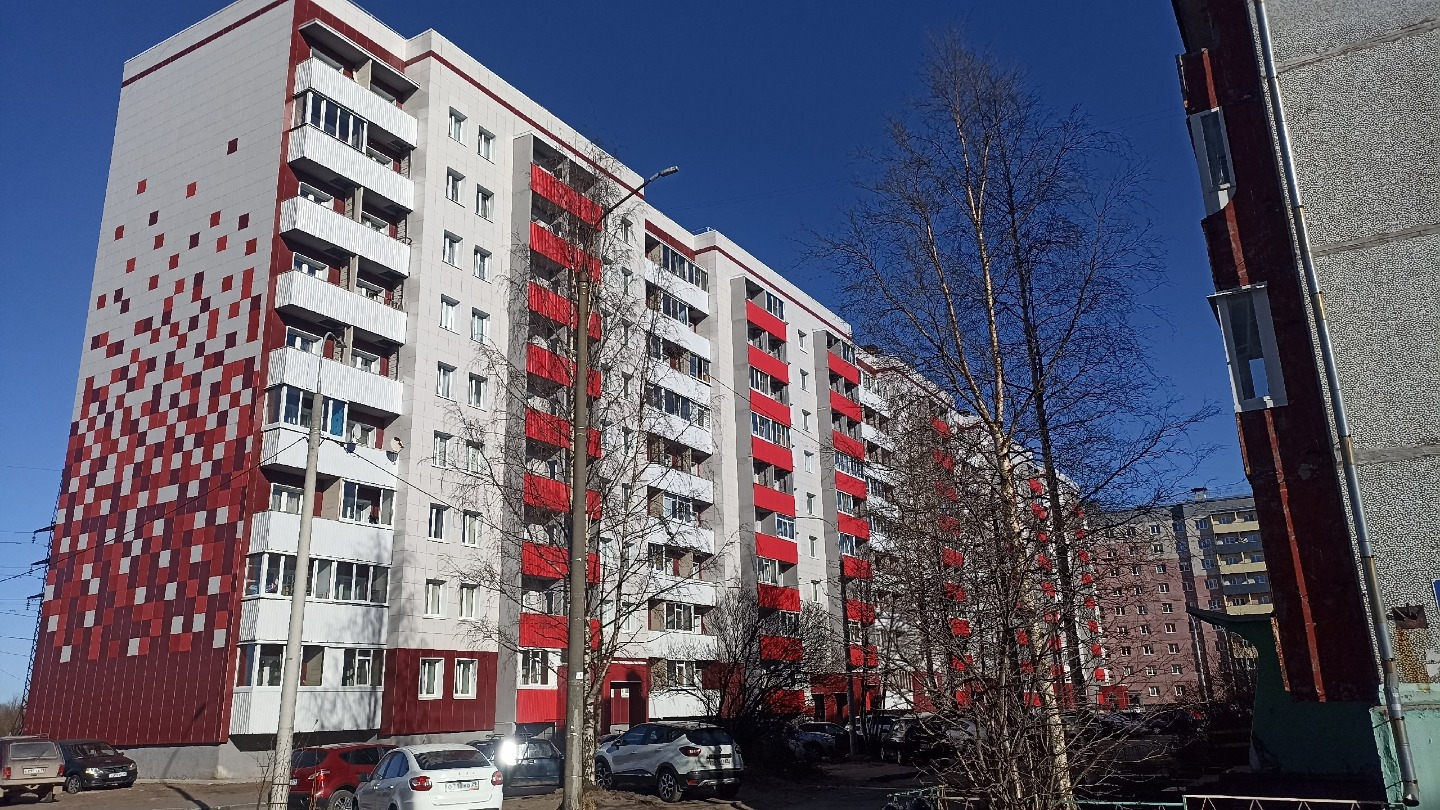 Продается трехкомнатная квартира.Квартира в обычном состоянии. Удобная планировка,комнаты все раздельные,окна выходят на разные стороны. Локация: рядом школы( Школа № 32 - школа соловецких юнг,школа № 7,детские сад «Веснушка»,магазины,остановки общественного транспорта. Прямая продажа,вся сумма в до