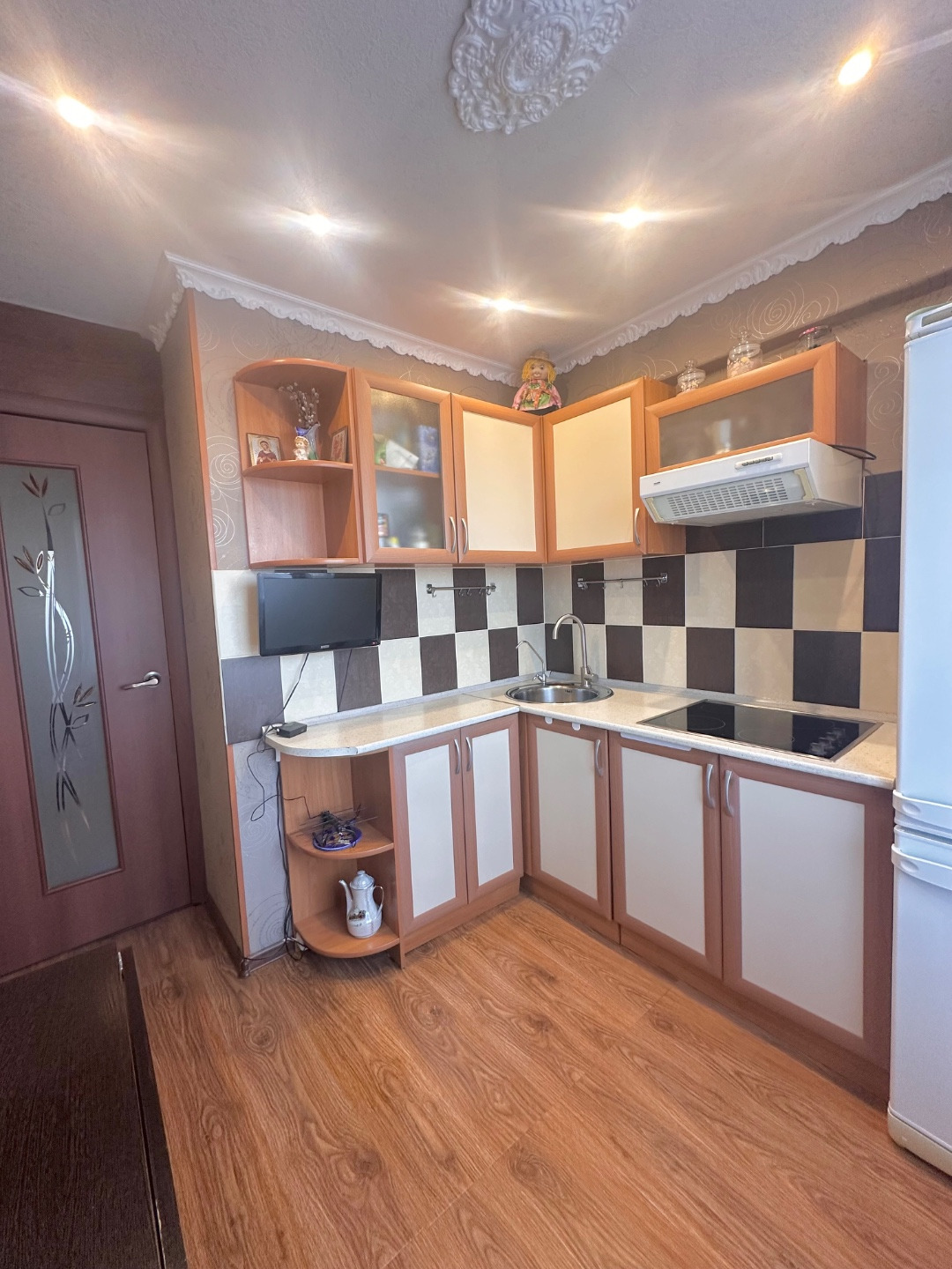 Предлагаем приобрести 2-х комнатную квартиру.
Дом Ульяновской серии 1973 года постройки.
В доме заменены коммуникации, установлен теплосчетчик, кровля отремонтирована ,установлены новые кабины лифта, мусоропроводы заварены, создана группа в  вк для обсуждения всех вопросов, подъезды отремонтированы.