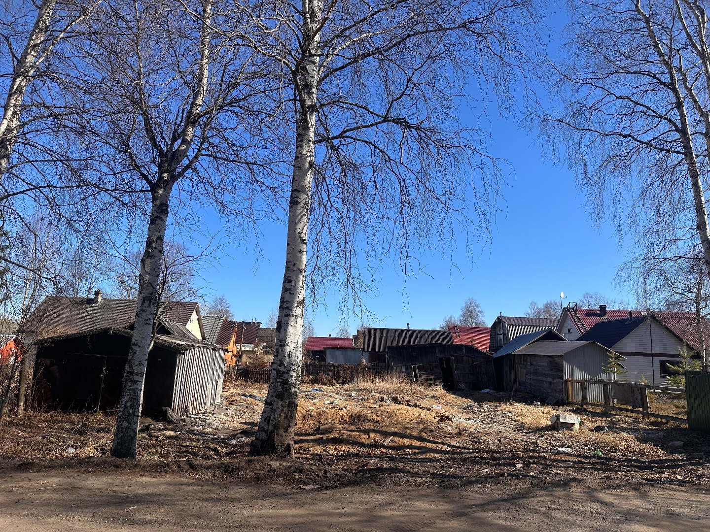 Продается участок ИЖС 5,22 сотки в районе Майская горка, рядом с озером Бутыгино.

Отличный вариант для строительства дома для постоянного проживания. Круглогодичный удобный подъезд, участок сухой, не подтапливается.

Коммуникации рядом. Есть возможность подвести воду, колодец находится напротив дом