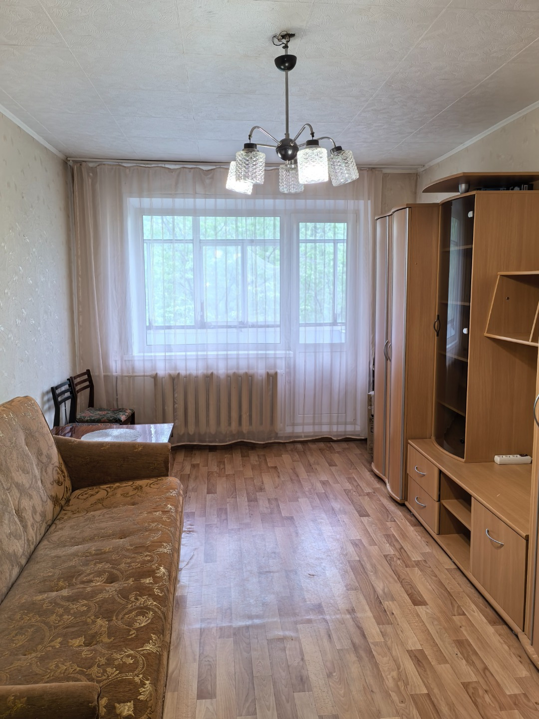 На прямой продаже 1-комнатная квартира в привокзальном районе:
+ квартира теплая, просторная, солнечная;
+стеклопакеты;
+ санузел совмещённый, в кафеле;
+ счетчики на воду;
+ пол-ламинат и линолеум;
+ балкон, застеклен;
Удобное расположение дома позволит вам, как новому владельцу, использовать все п