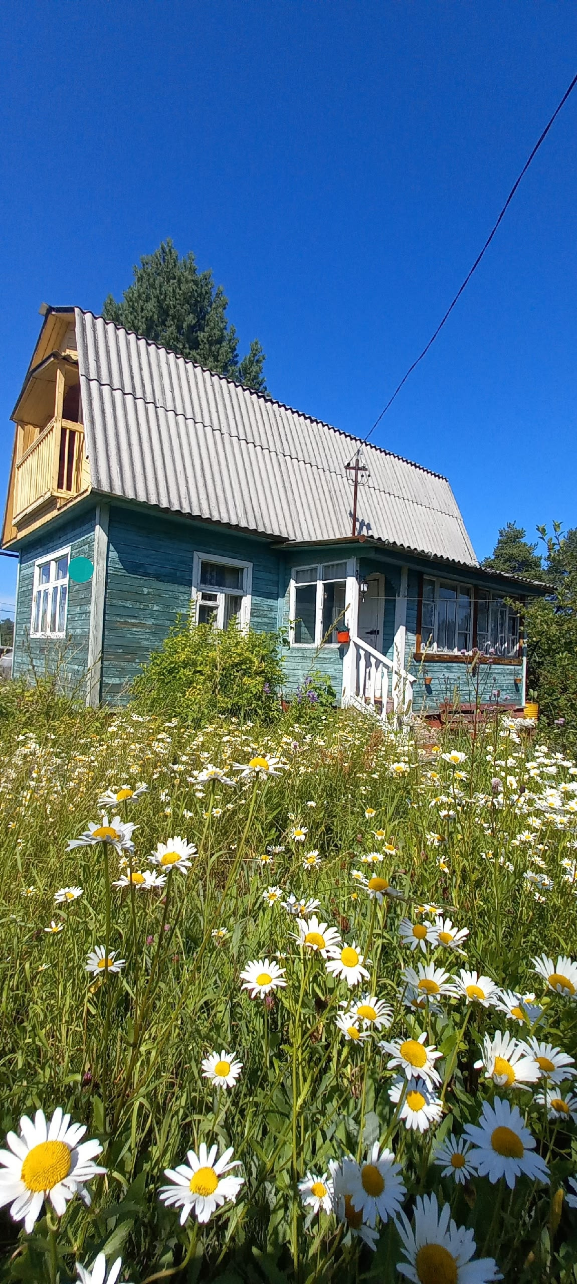 Продается ДАЧА с участком - СНТ «Строитель»

- Дом из бруса: 
    - на 1 этаже - комната + кухня + веранда
   -  на 2 этаже (мансардном) - комната с балконом
    - печь кирпичная
    - стены внутри на 1 и 2 этажах обшиты вагонкой
- Участок 5,5 сотки - в собственности, межевание сделано,
- Категория 