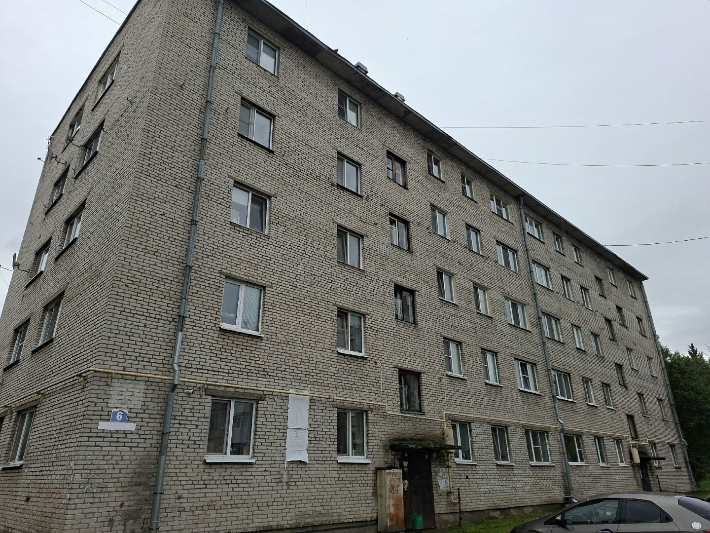 На прямой продаже однушечка по замечательно низкой цене в п. Лесная речка
 Установлены стеклопакеты, радиаторы. 
Счётчики на воду, газ. Двухтарифный на свет. 
Остаётся мебель, бытовая техника.
 Один взрослый собственник. Никто не прописан.
 Готовы выйти на сделку в любой день) освобождена, обременен