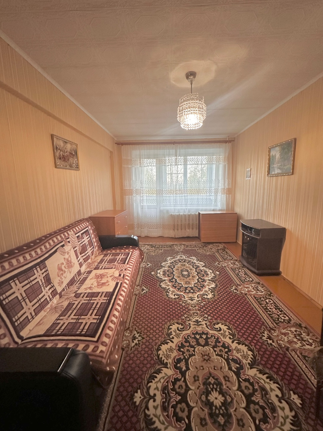 На продаже 1-комнатная квартира.

В доме организовано ТСЖ, мусоропроводы заварены, очень чистые подъезды.

В квартире окна выходят на солнечную сторону.

Состояние чистое и аккуратное: установлены стеклопакеты, балкон застеклен, установлены счетчики на воду и газ.