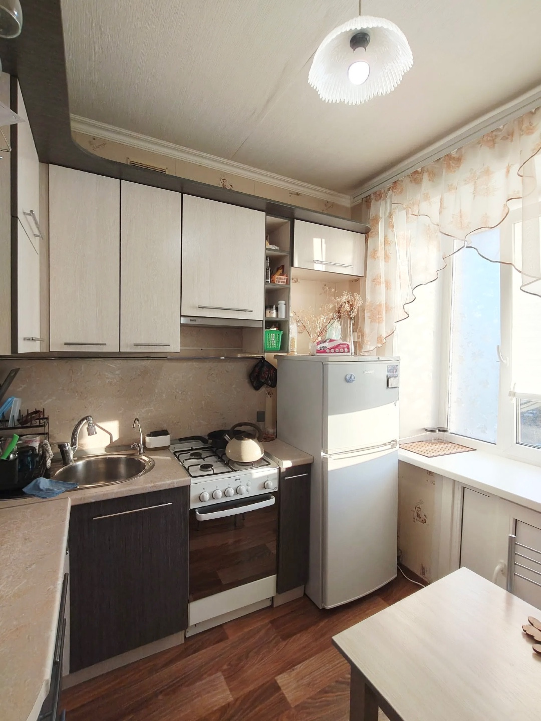 На прямой продаже уютная 1-комнатная квартира площадью 30 кв. м — «заезжай и живи»!

Отличный вариант как для собственного проживания, так и для сдачи в аренду. Квартира в кирпичном доме.

• Хорошее жилое состояние, квартира ухоженная, светлая и очень теплая. Не угловая!

•Мебель ( шкаф-купе в комна